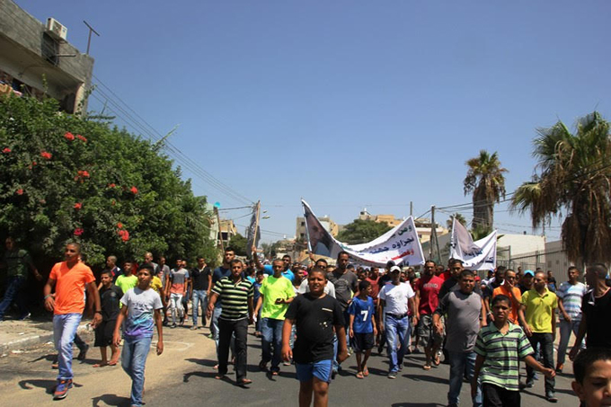 جنازة المرحوم رامي إسكندر تتحوّل إلى مسيرة ضد العنف